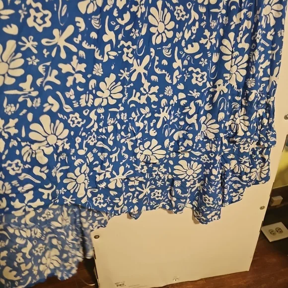NWT Junior Size XL SO Smocked Hi-Low Midi Skirt Floral Blue White Print - Picture 3 of 6